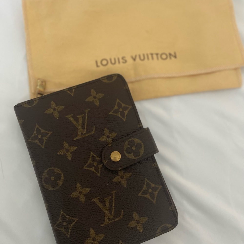 Louis Vuitton Monogram Porte Papierzip Wallet